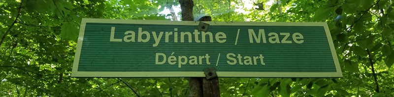 Image d'une pancarte qui marque le début du labyrinthe